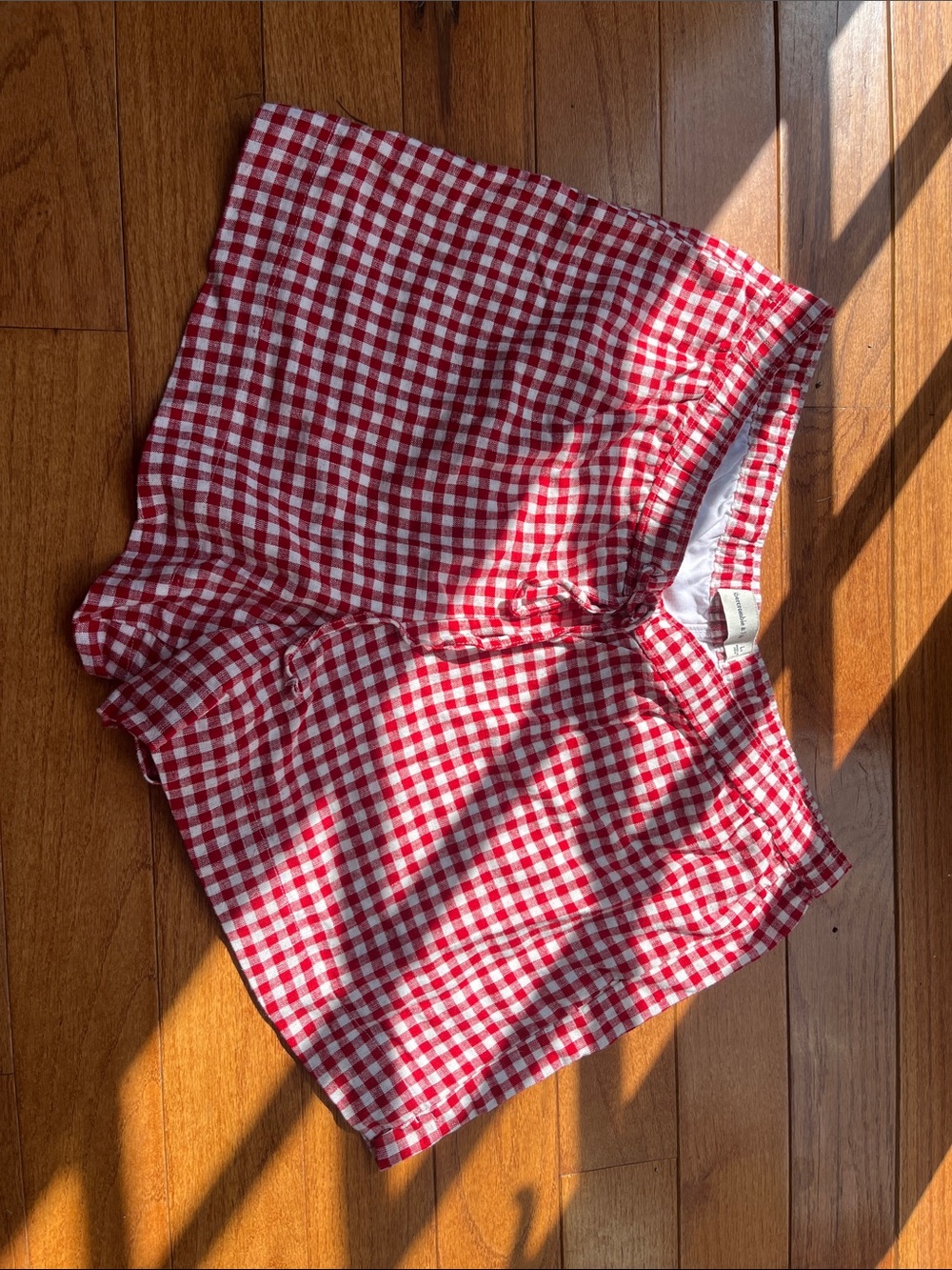 Abercrombie & Fitch Red and White Gingham Women’s Shorts